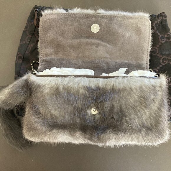 Gucci by Tom Ford Mink Fur Clutch Fall Winter 2004 Y2K Vintage Dragon Detail - Picture 15 of 16